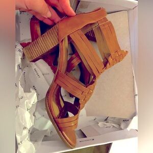 Report sandal heels